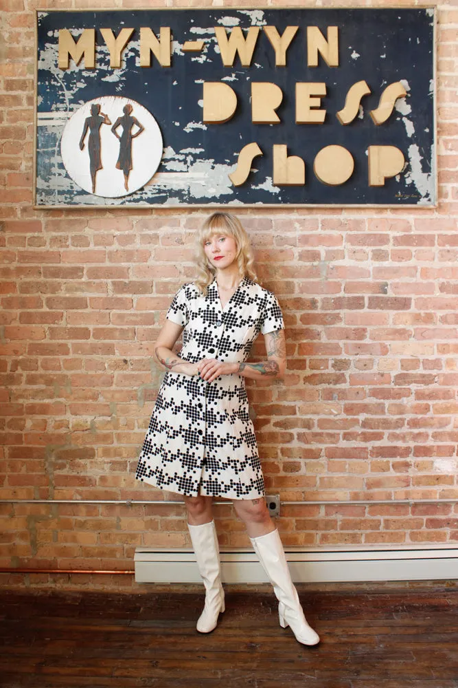 1990s does 1960s  Mod White Vinyl GoGo Boots - 8